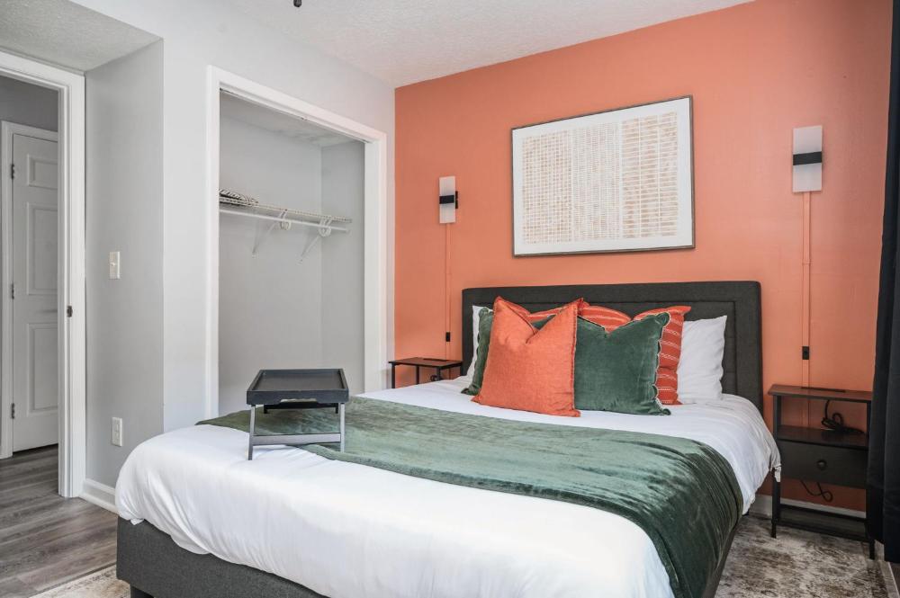 The Traveler's Retreat, 5 mins to airport and 15 mins to downtown